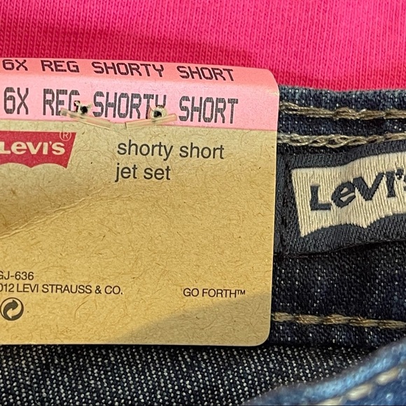 Levi’s shorts and life is good tee - Picture 4 of 8